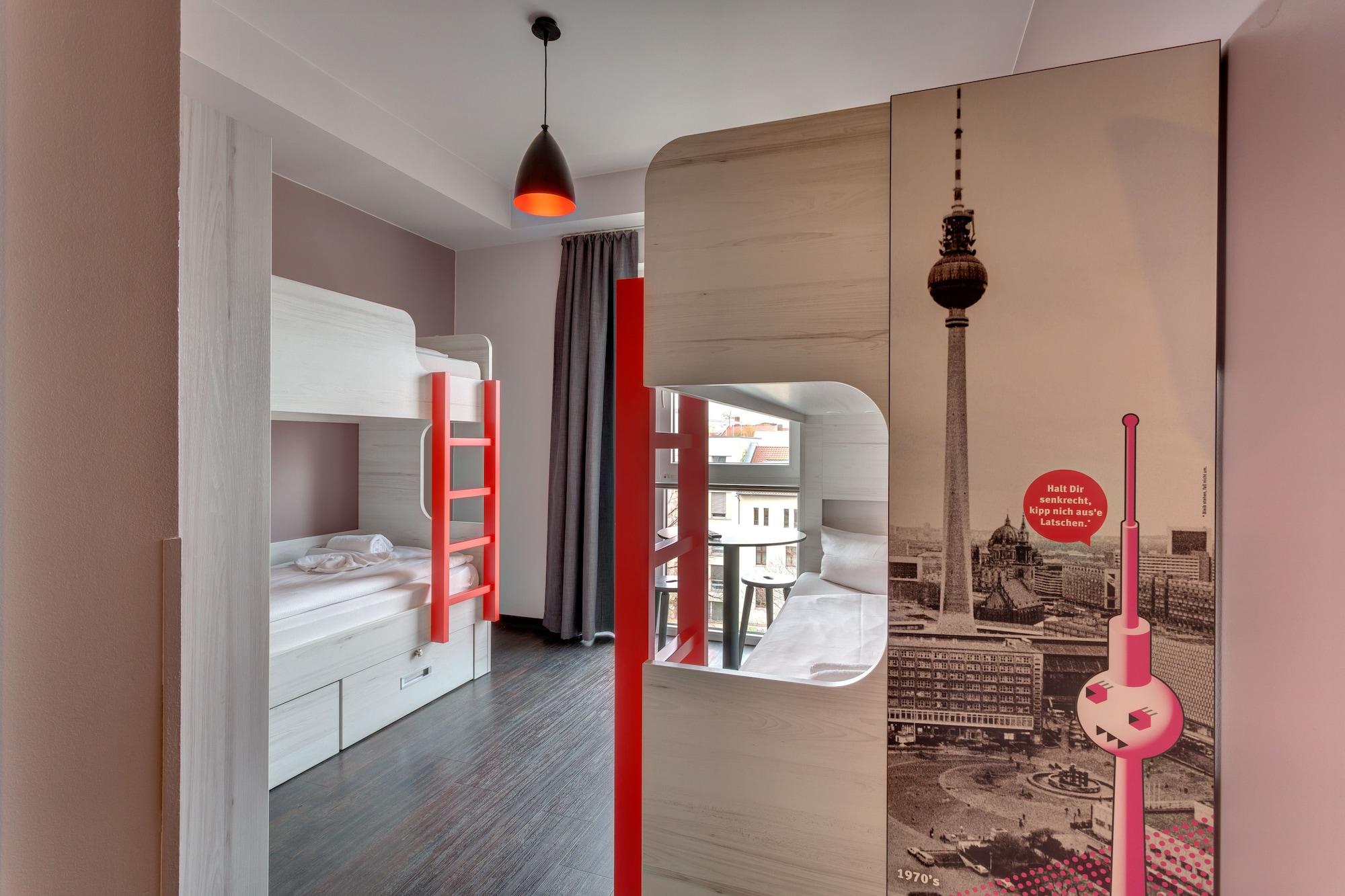 Meininger Hotel Berlin Alexanderplatz Bagian luar foto