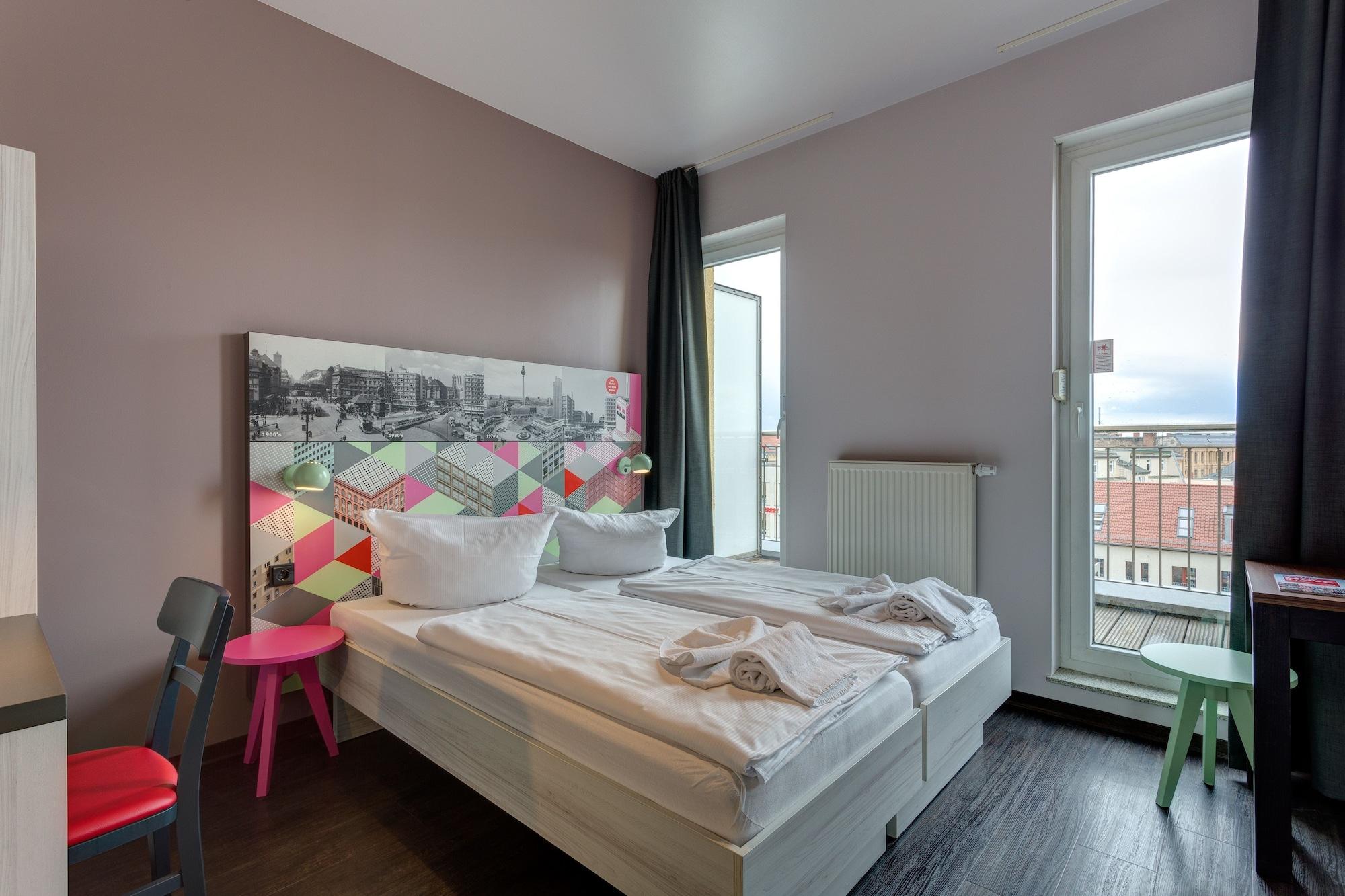 Meininger Hotel Berlin Alexanderplatz Bagian luar foto