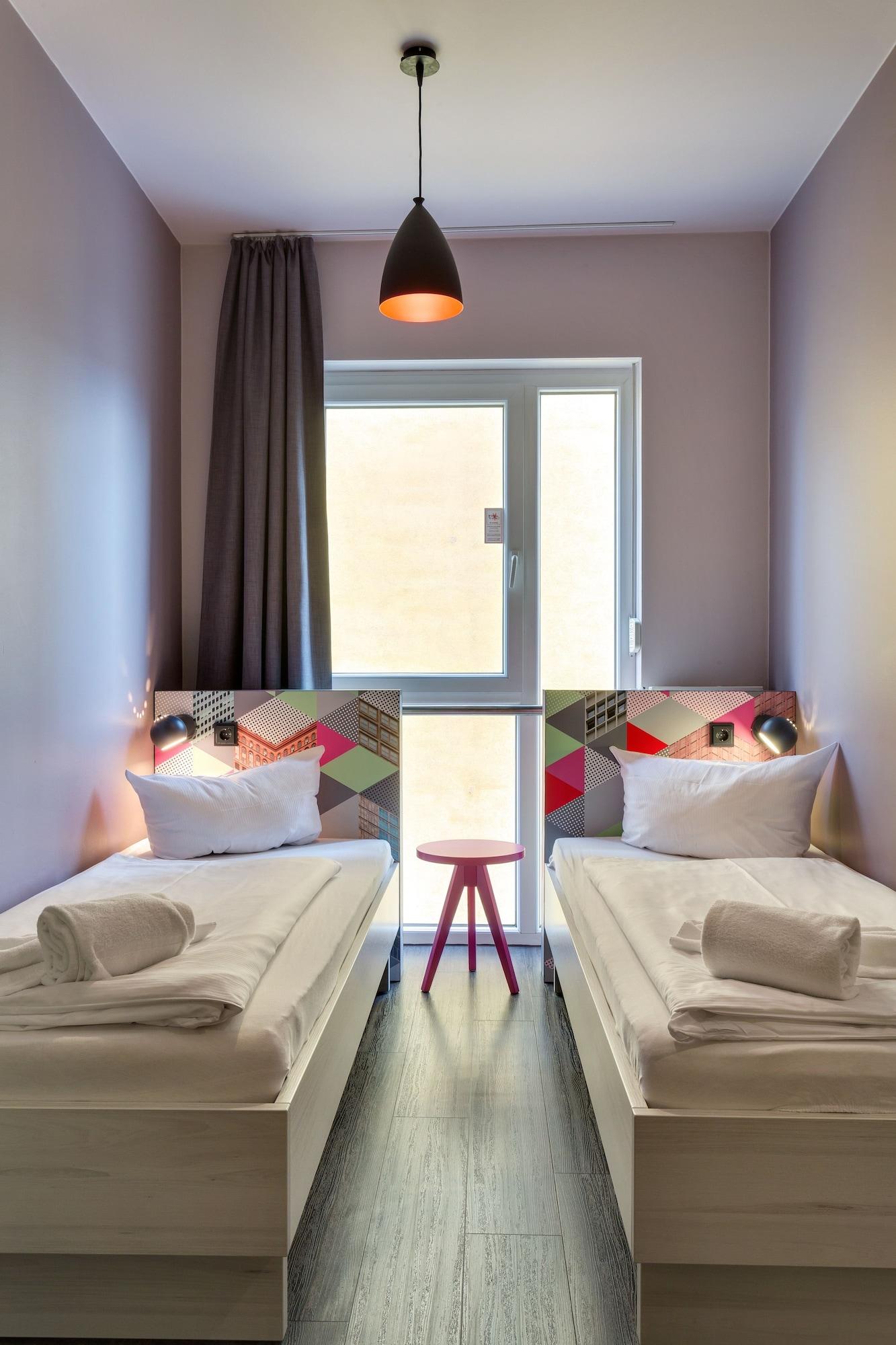 Meininger Hotel Berlin Alexanderplatz Bagian luar foto