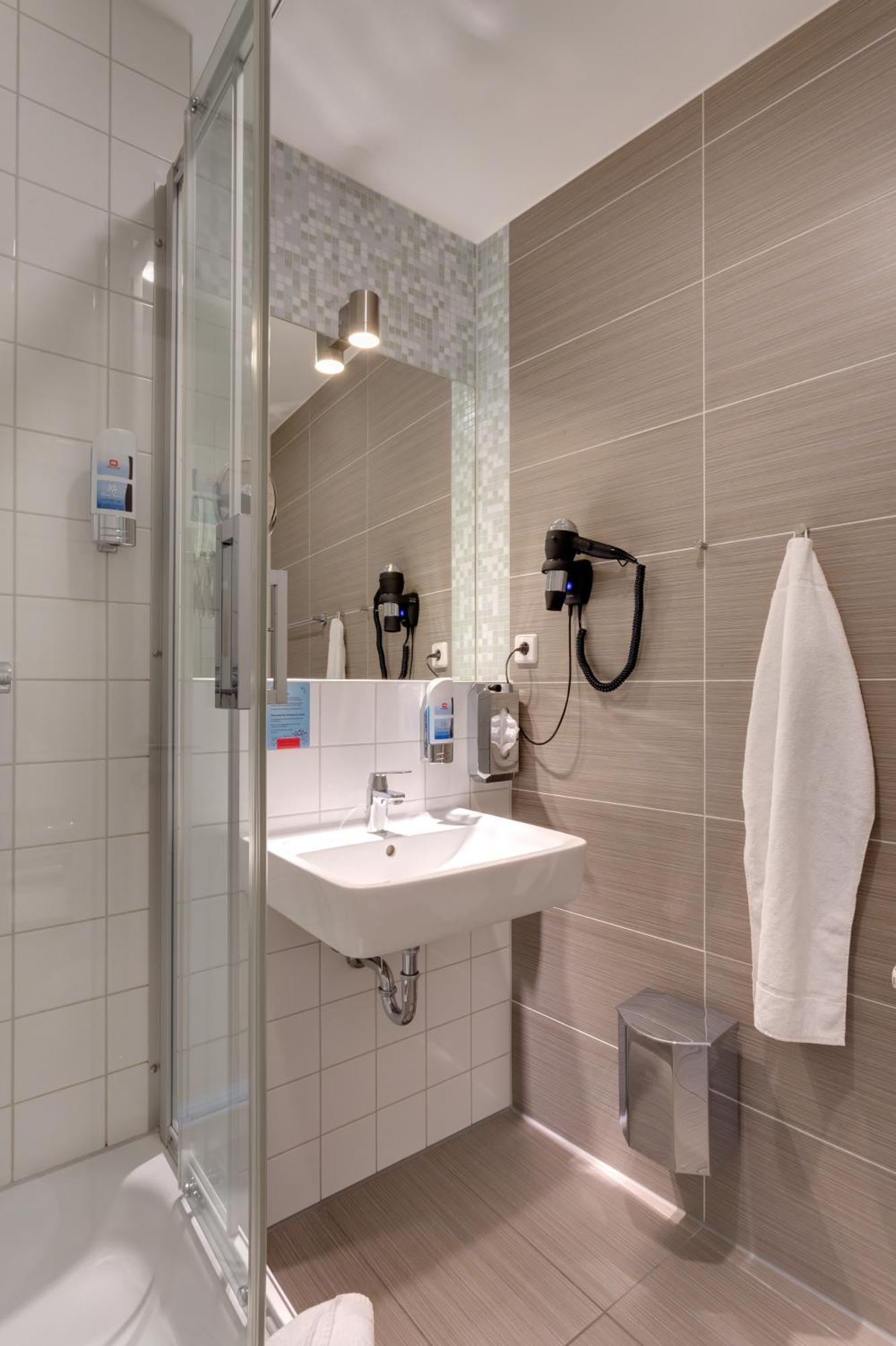 Meininger Hotel Berlin Alexanderplatz Ruang foto