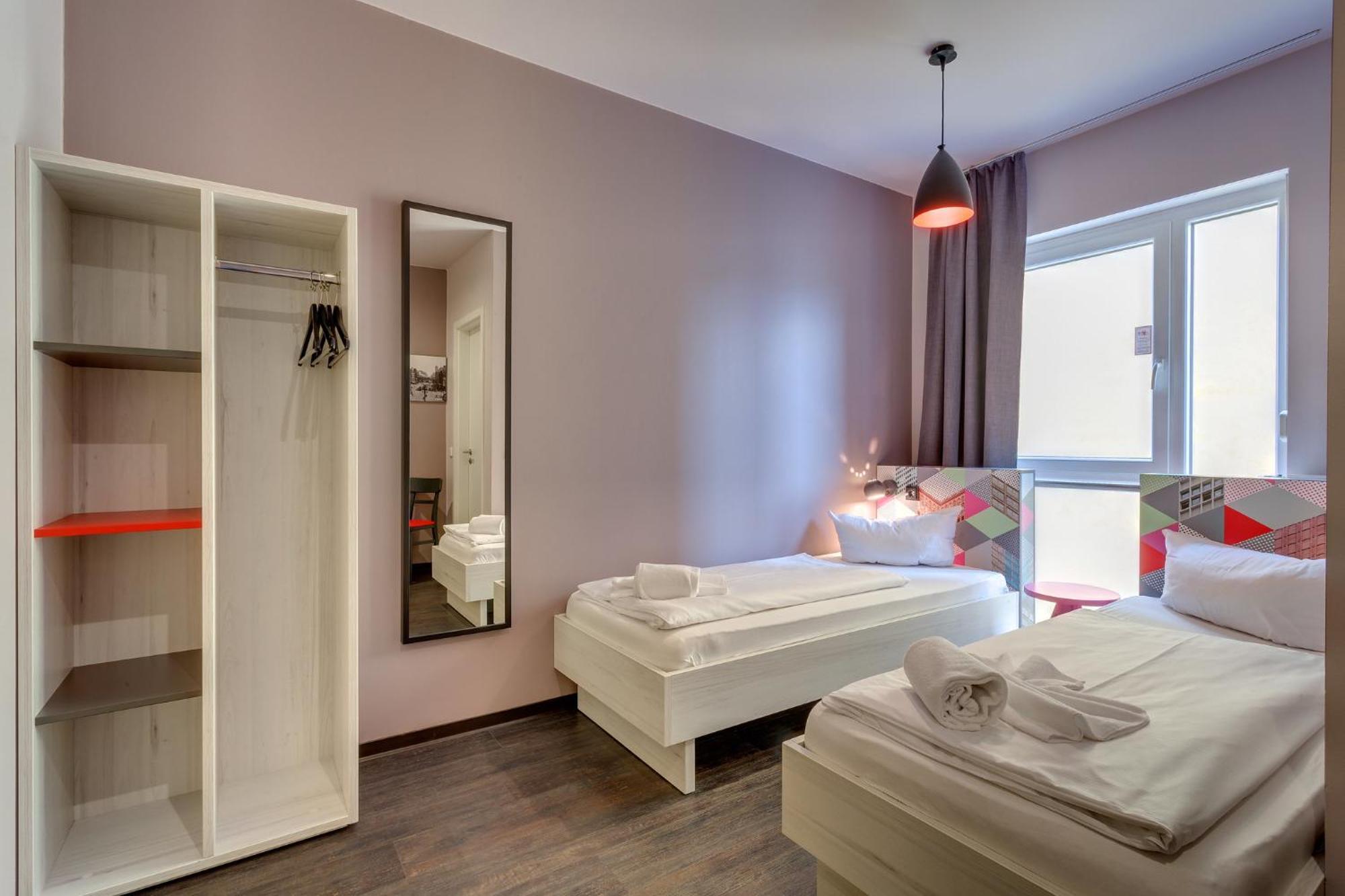 Meininger Hotel Berlin Alexanderplatz Bagian luar foto