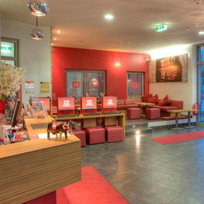 Meininger Hotel Berlin Alexanderplatz Bagian luar foto