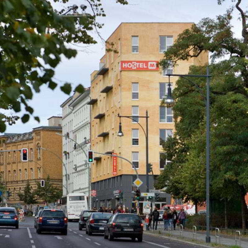 Meininger Hotel Berlin Alexanderplatz Bagian luar foto