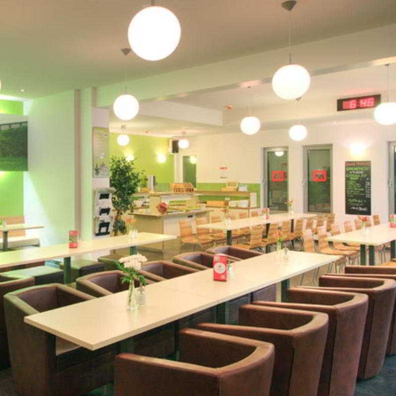 Meininger Hotel Berlin Alexanderplatz Bagian luar foto