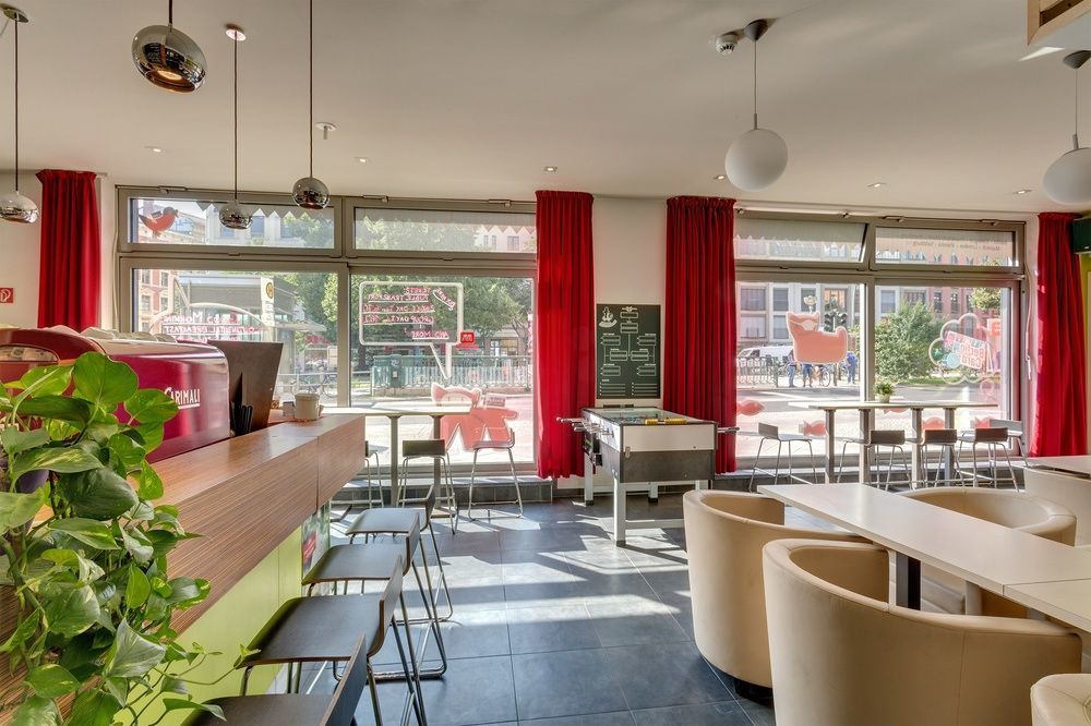Meininger Hotel Berlin Alexanderplatz Bagian luar foto