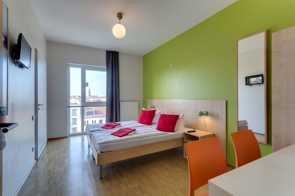 Meininger Hotel Berlin Alexanderplatz Bagian luar foto