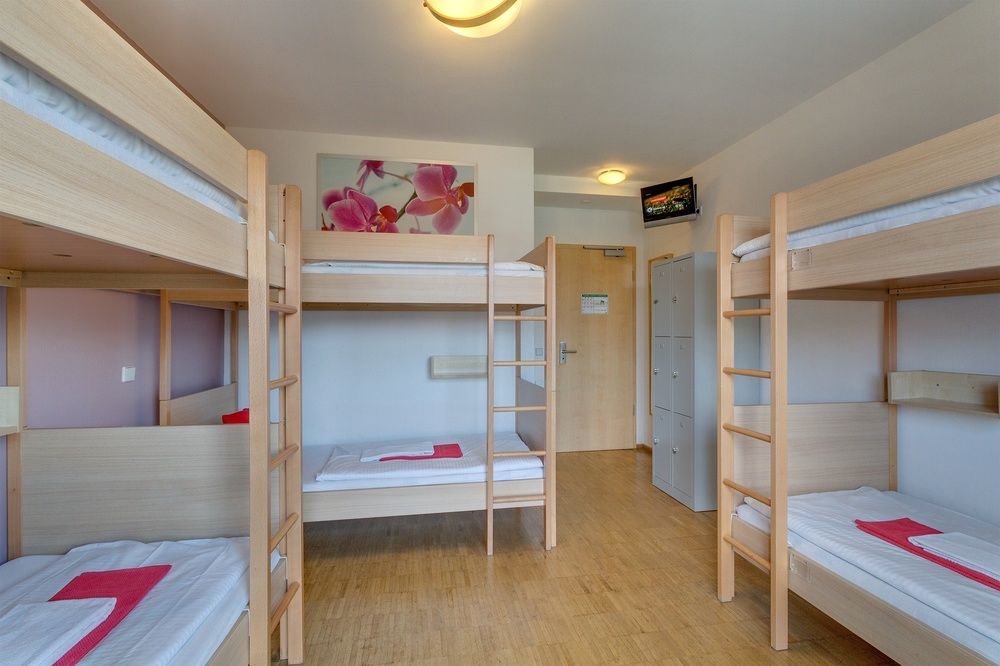 Meininger Hotel Berlin Alexanderplatz Bagian luar foto