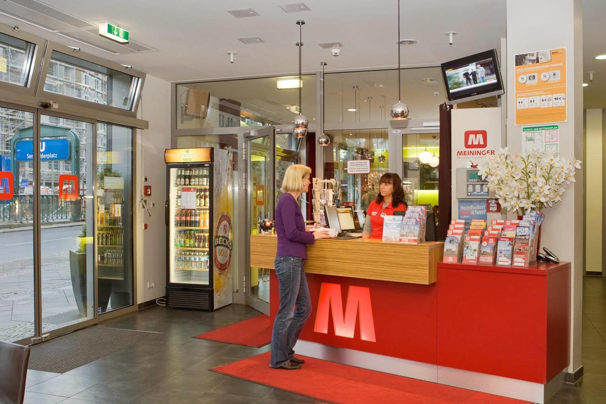 Meininger Hotel Berlin Alexanderplatz Bagian luar foto
