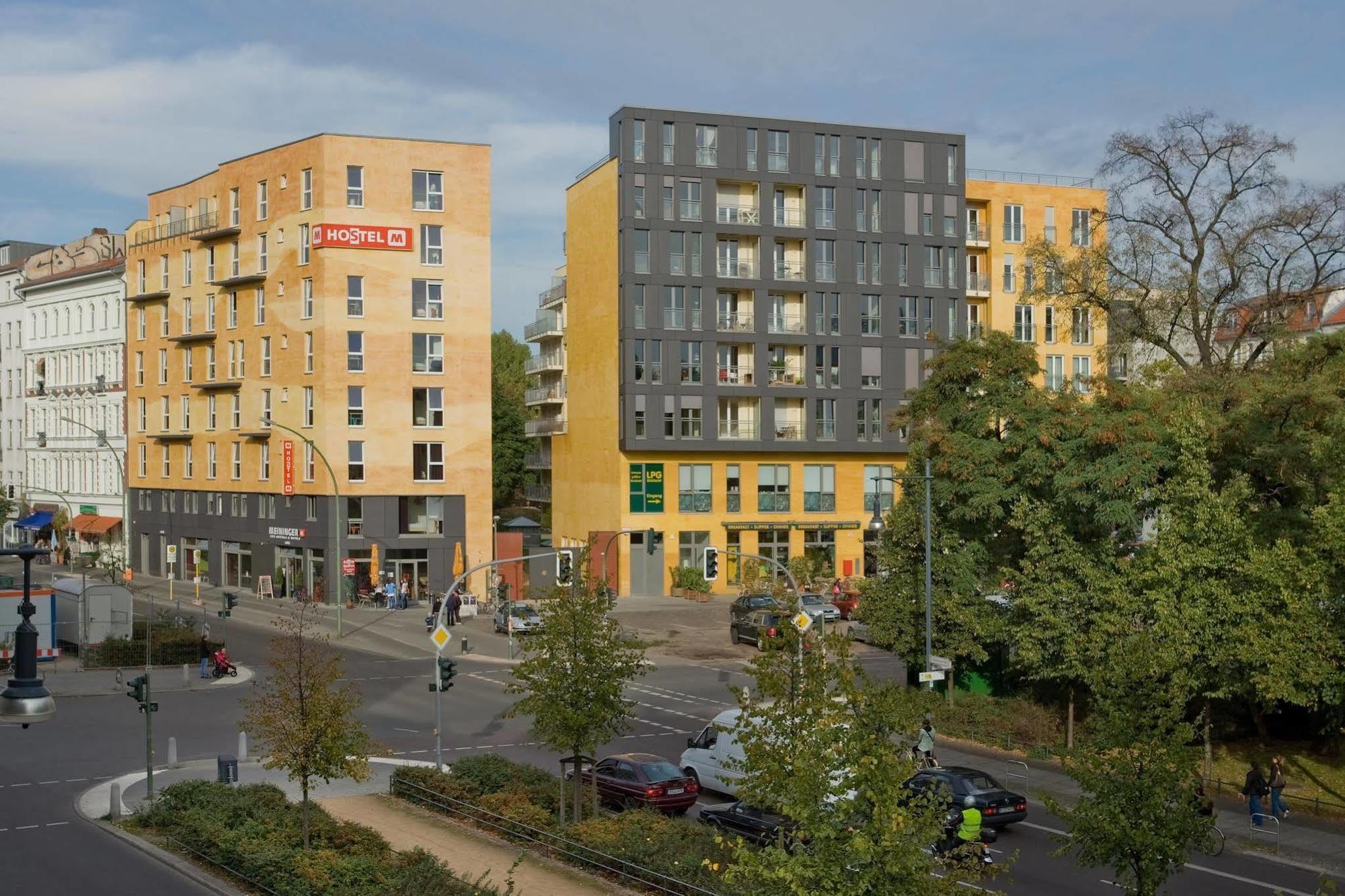 Meininger Hotel Berlin Alexanderplatz Bagian luar foto