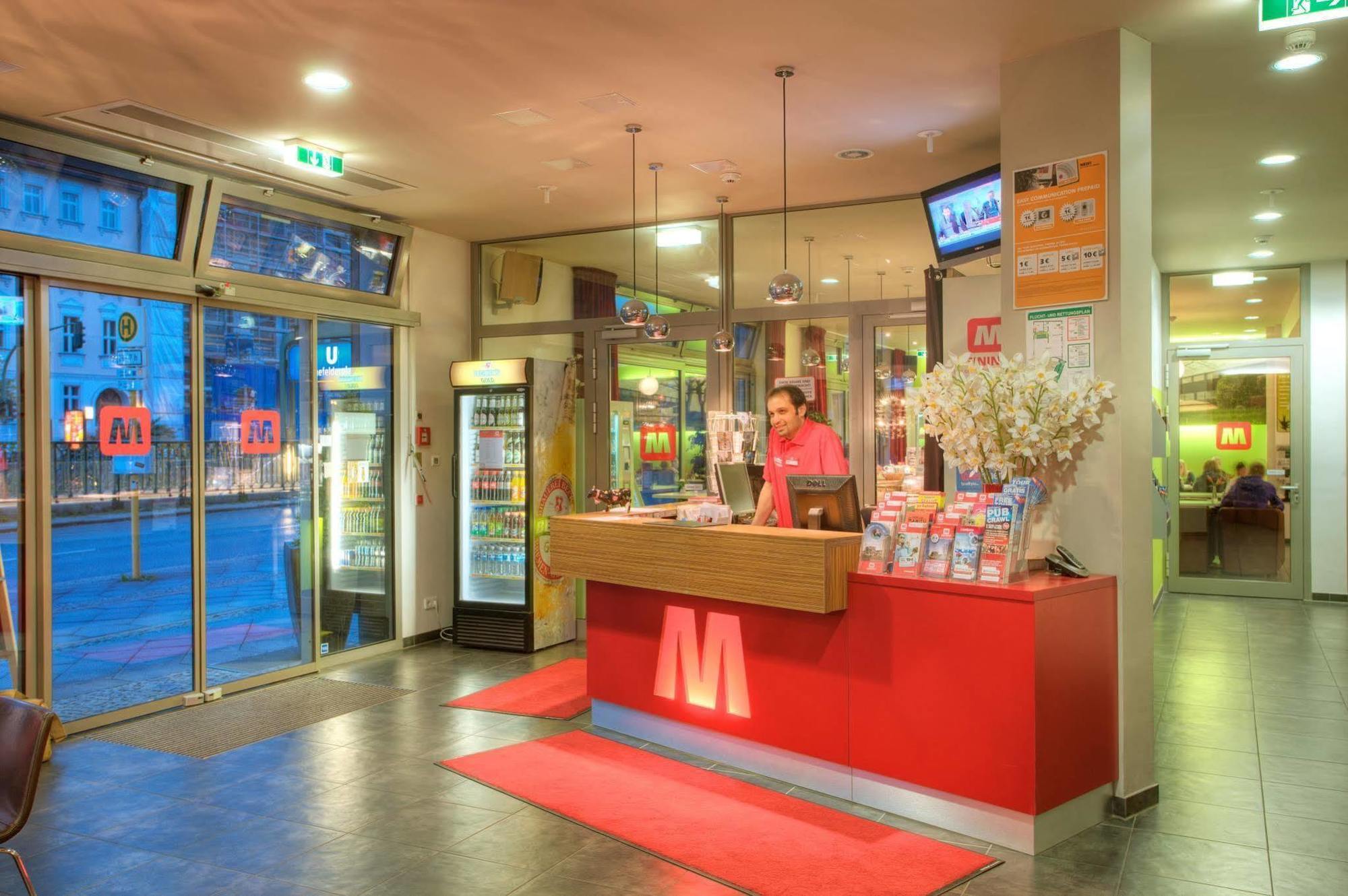 Meininger Hotel Berlin Alexanderplatz Bagian luar foto