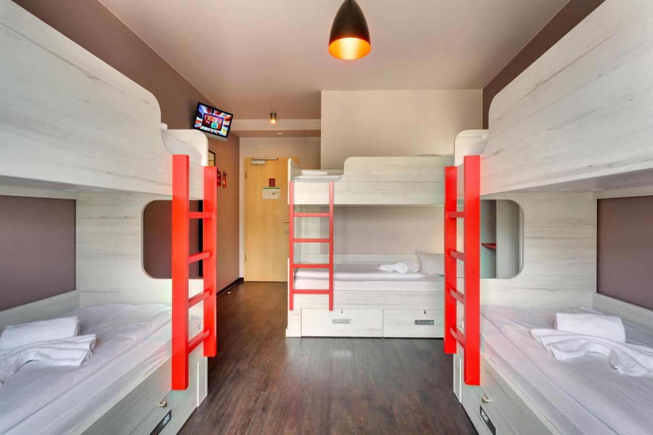Meininger Hotel Berlin Alexanderplatz Bagian luar foto